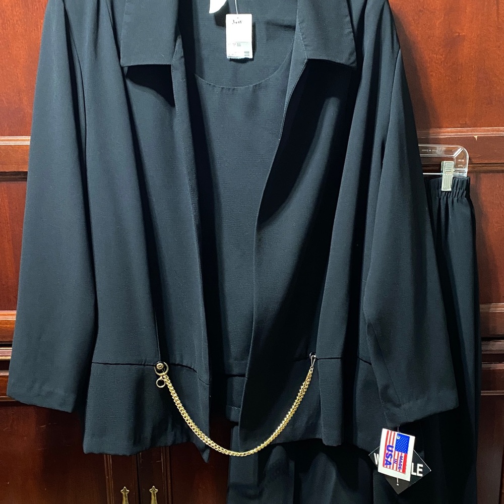 Kari’s Korner vintage plus size 34W Black Blazer & Pants with Gold Chain Accent